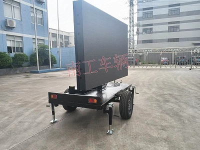 1672639902871584.jpg 轻型简易LED广告拖车单面屏1I.jpg