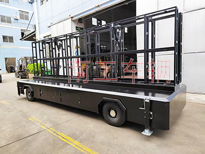 1672910483307633.jpg 2.5T折叠式显示屏LED广告拖车2I.jpg