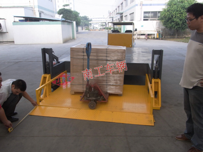 1676096657345271.jpg 全挂式自带升降多功能平板车,自动装卸开云·(kaiyun)官方网站4I.jpg