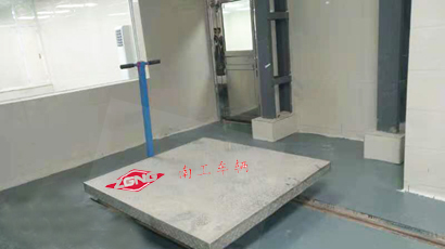 1676605319526383.jpg 2.5吨无动力手推式轨道平板车1I.jpg